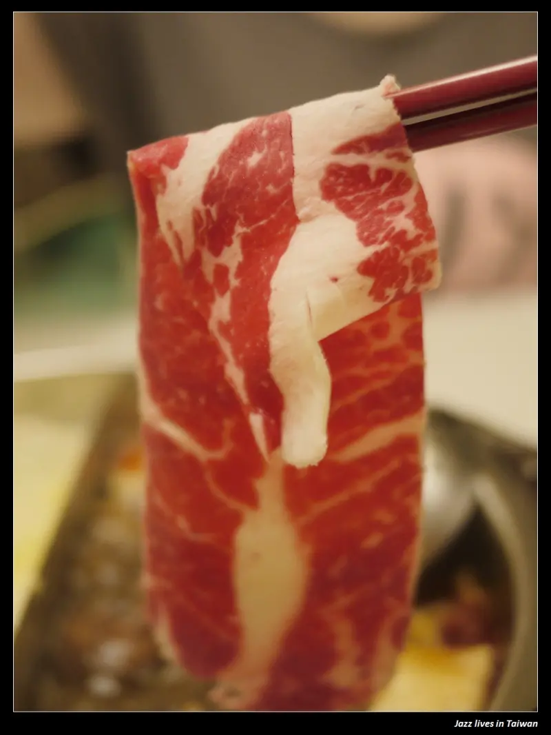 [滿堂紅]無限大口吃頂級牛肉的麻辣火鍋店~~~