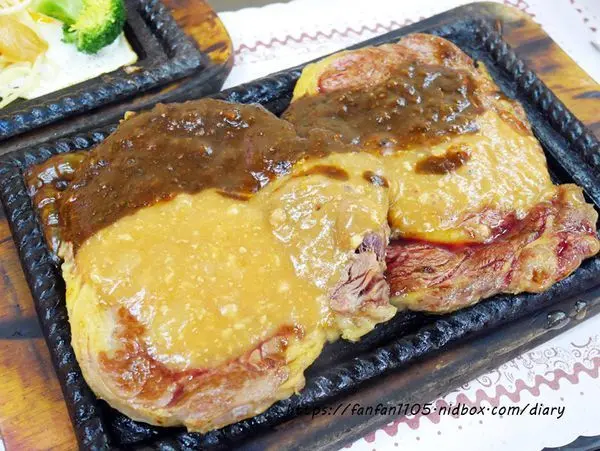 【艋舺美食】艋舺牛排館 #平價牛排 #吃牛排做公益 #紅茶無限暢飲 #萬華美食