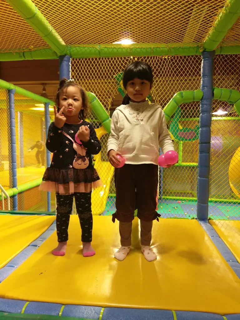 有吃有玩放電小惡魔的好所在@艾瑪親子多元智能館