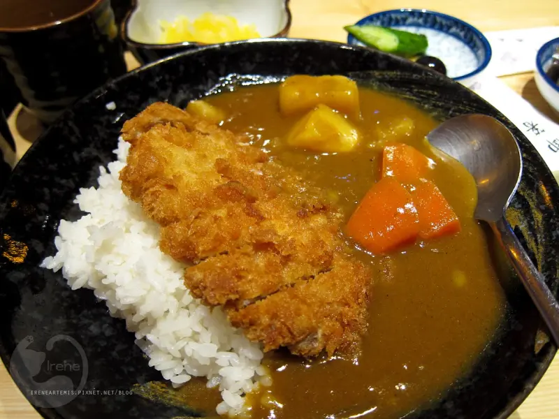 中壢SOGO商圈 | 豚勝皆川日式料理 ．平價道地日式豬排定食 / 排隊美食 / 在地人推薦