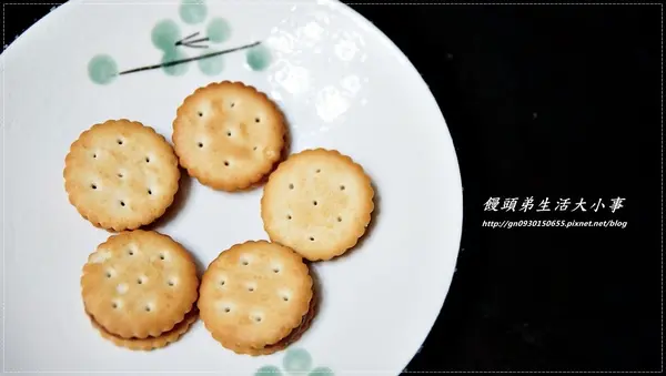 【章成麥芽餅】台南十大伴手禮之一。。好吃不黏牙的麥芽餅                
      