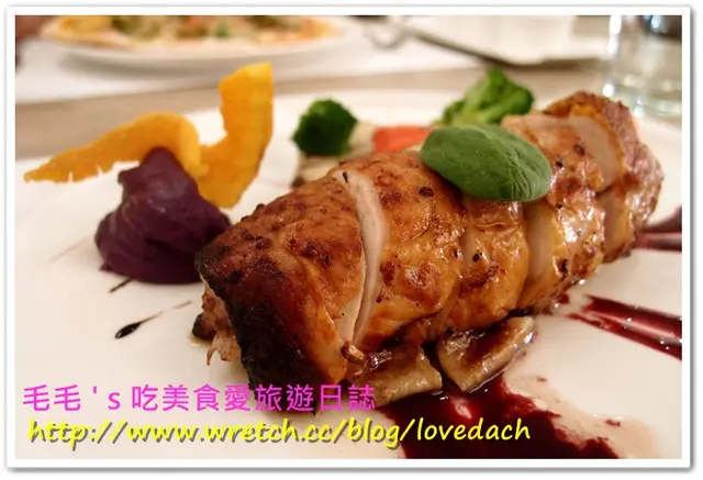 食記。【MOT kitchen】有鹹有甜燻烤肉桂蘋果雞肉捲 | 南瓜優格起司蛋糕好美味