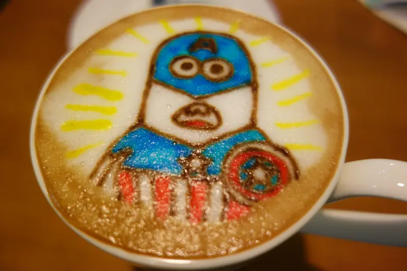 1030325[禮官三小愛台灣]還不能看到美國隊長2酷寒戰士先化身小小兵美國隊長到McFee Cafe麥克菲咖啡館喝咖啡拯救地球一下