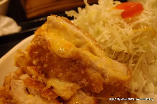 【台中西屯】千衛和風食堂(中科店)－起司豬排瘋狂牽絲，起司愛好者的最愛！                
      