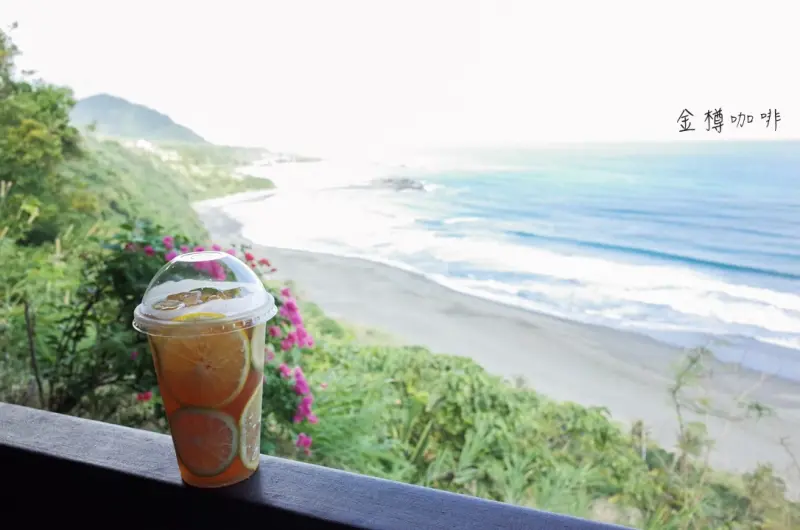 台東旅遊｜金樽咖啡．無敵海景咖啡廳 擁抱海天多層次的藍