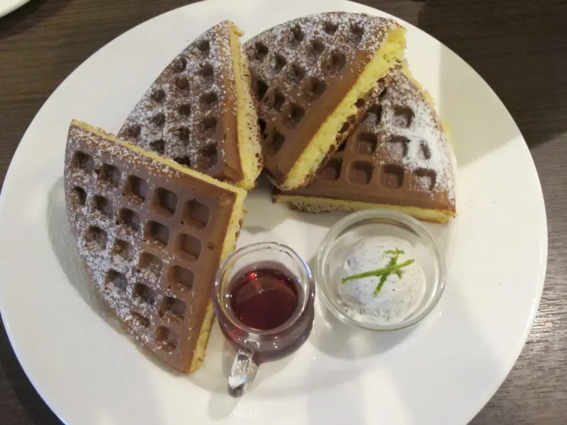 [食記] 咖朵咖啡一店Caldo Cafe。東區鬆餅下午茶