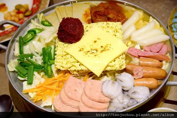 花花，甲飽沒【台北食記】韓太閣韓國烤肉料理 隨便點都超好吃！七條通捷運中山站聚會餐廳推薦