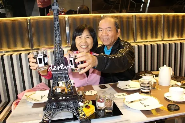 德爾芙咖啡de reve cafe✪可口精緻甜點in巴黎鐵塔~102.12.18        
      