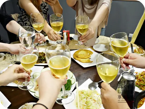 美食。餐廳│ 台北內湖區 西湖捷運站 內湖美食 饕客Foodies創意台菜 包廂/聚餐/平價超值 ❤跟著Livia享受人生❤