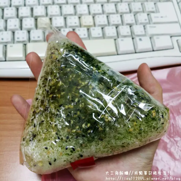 食記。台北★排隊美食!!!跟手掌一樣大的三角飯糰!!