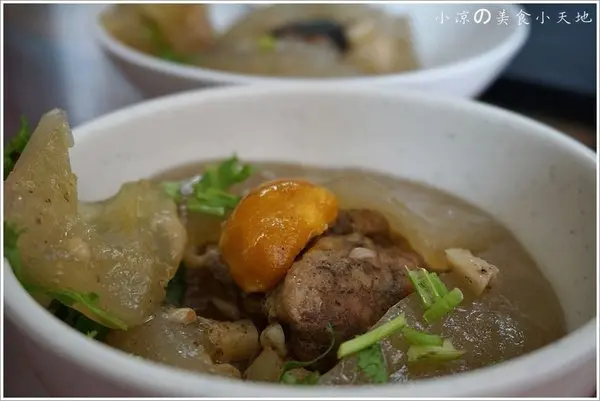 『彰化美食』㊣ 彰化肉圓║傳承美食。在地人推薦~肉圓老店搞創意。蛋黃&干貝通通入內餡