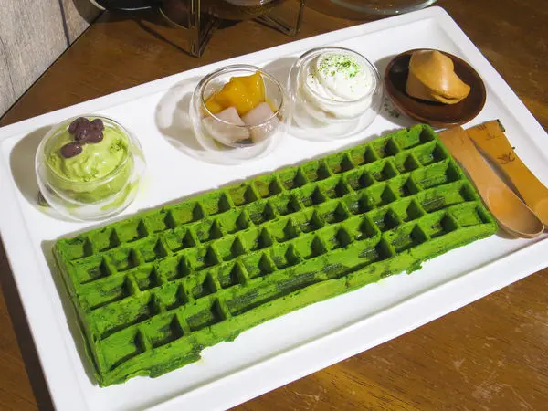 【台北大安下午茶】Cross Café克勞斯咖啡店，抹茶鍵盤鬆餅~鬆軟又美味！