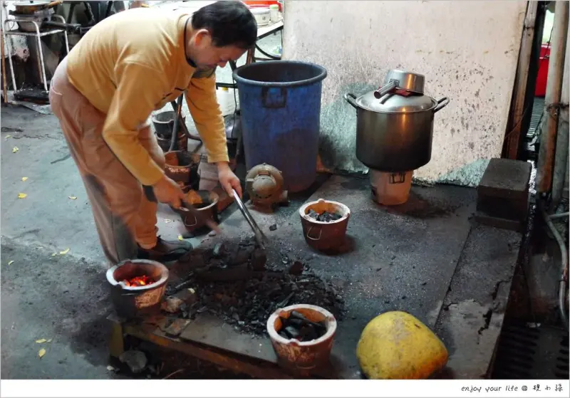 [台中] 寒流一波波，天冷最愛吃火鍋：「吉生沙茶」冬天限定的阿公阿嬤炭火美味！