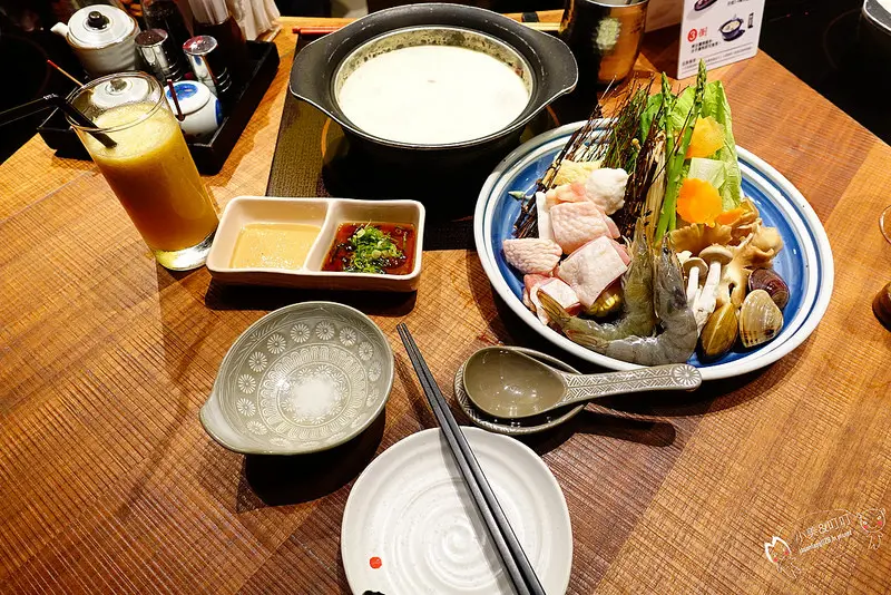 【信義火鍋】季節限定櫻花牛奶飛鳥鍋 in 黑毛屋信義店 乾杯集團旗下火鍋店 信義新光三越A4館6F