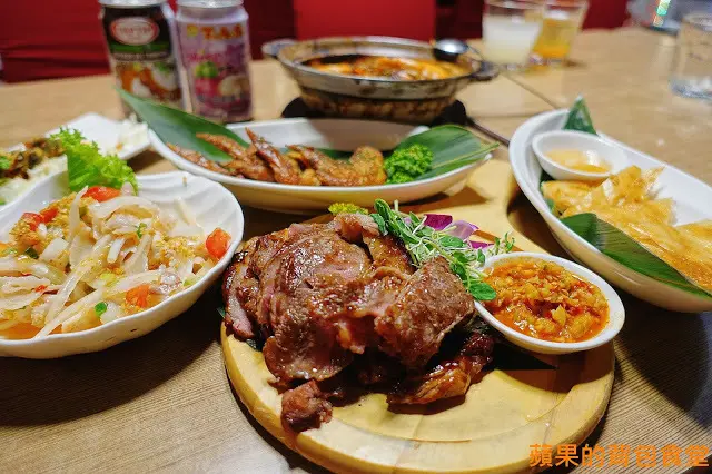 [食記] 台北大安-Lacuz 泰食-樂 哭泣的老虎牛肉與蒜香完美結合 鮮蝦粉絲煲絲絲入味 依人數出餐道道經典 台北美食
