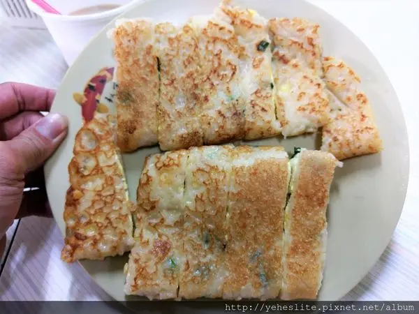 阿公阿婆蛋餅- 俗又大碗! 酥脆焦外皮PLUS軟嫩煎蛋香