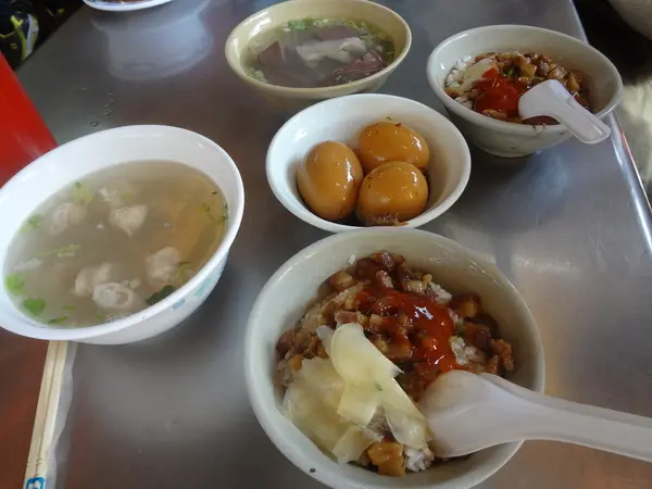 1020106[禮官三小愛台灣]國校巷無名麵攤好吃的滷肉飯陽春麵CP值很高