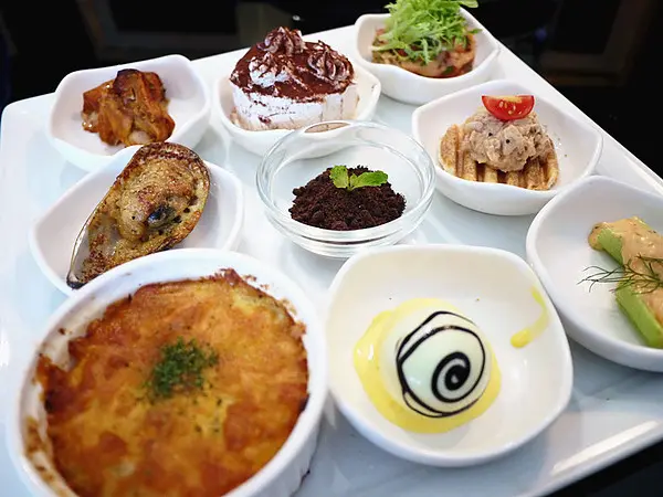 【食記】台北*東區。國王餐廳*九宮格下午茶 prime肋眼沙朗