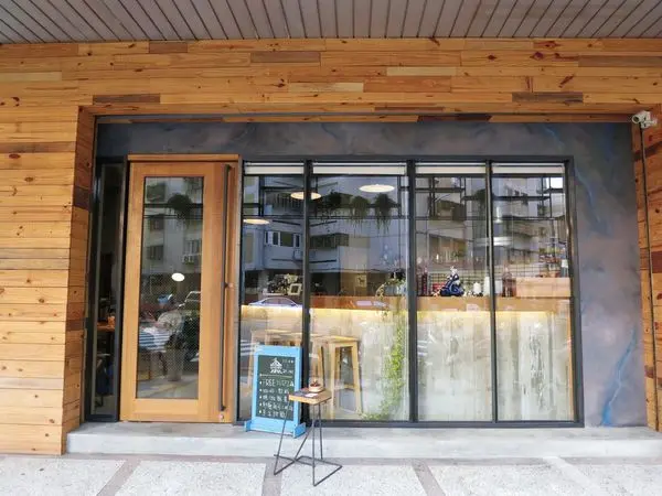 台中【咖啡】Roundabout Café。從英國回來的兩位女孩築了一個夢想