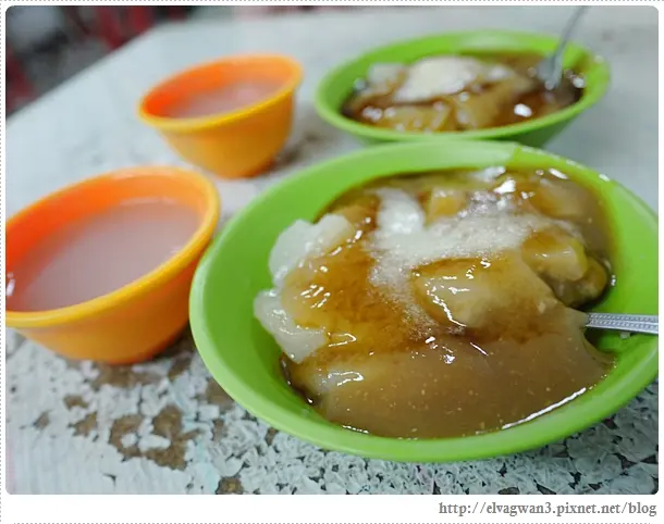 [三重] 陳記油粿肉圓 -- ☆銅板美食☆ 傳統小吃好滋味 ♪ 點肉圓送四神湯♬