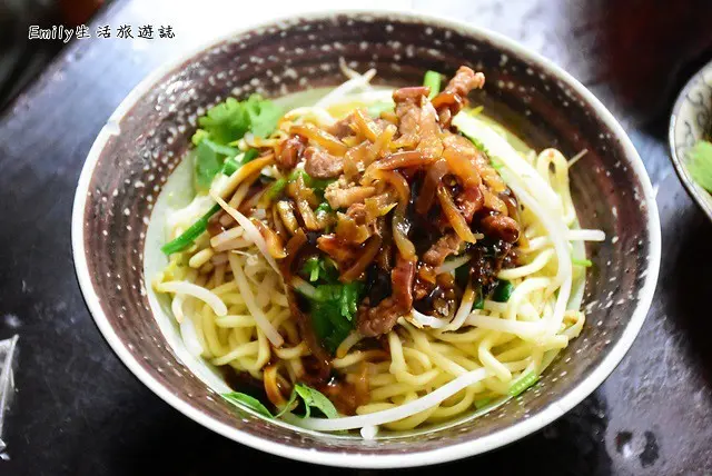 苗栗泰安美食》清安豆腐店。美味好吃的不是黑白豆腐，而是乾麵