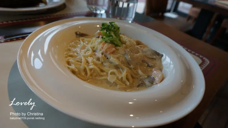 ♥台北美食♥加拿大服裝品牌Roots 直營~Roots Lodge Café 新光三越A11館~