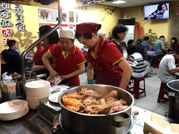 【基隆美食推薦】孝三路大腸圈 在地人必吃美食 黑白切有夠新鮮推薦!(小吃)