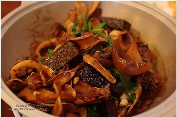 【宜蘭礁溪食記】添喜海鮮小吃館。標榜不使用養殖魚，在地人推薦好吃的海鮮餐廳