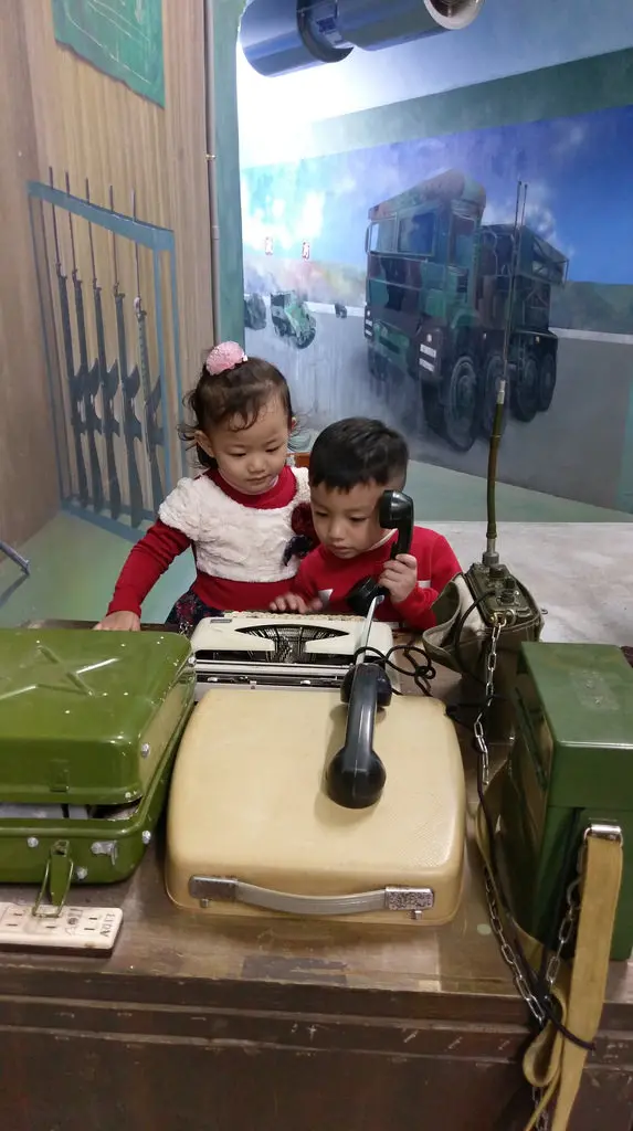 冬暖夏涼又好玩的彩繪戰備隧道@角板山行館