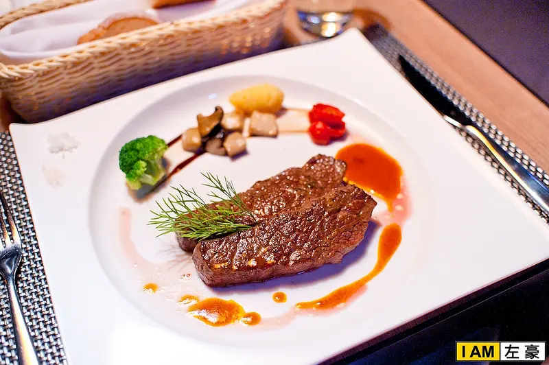 [食記] 高雄。新興區 Hotel dùa etage 15 西餐廳 