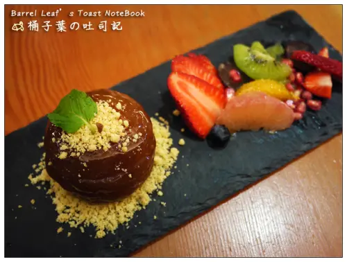 【複合式】台北市大安區│Café Marché 咖啡瑪榭 (忠孝店) (捷運忠孝敦化站) -- 不限時．氣氛佳．首嚐反轉蘋果派