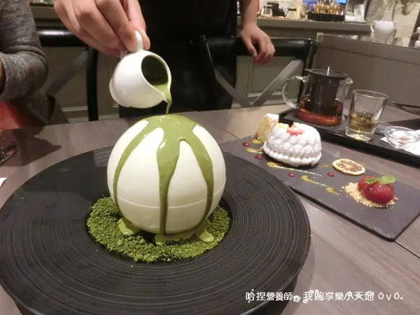 【台北東區美食】《咖啡瑪榭-忠孝店》夢幻甜點融化所有少女心，享受極致風味的法義料理。燉飯、義大利麵、沙拉、甜點、咖啡、茶飲