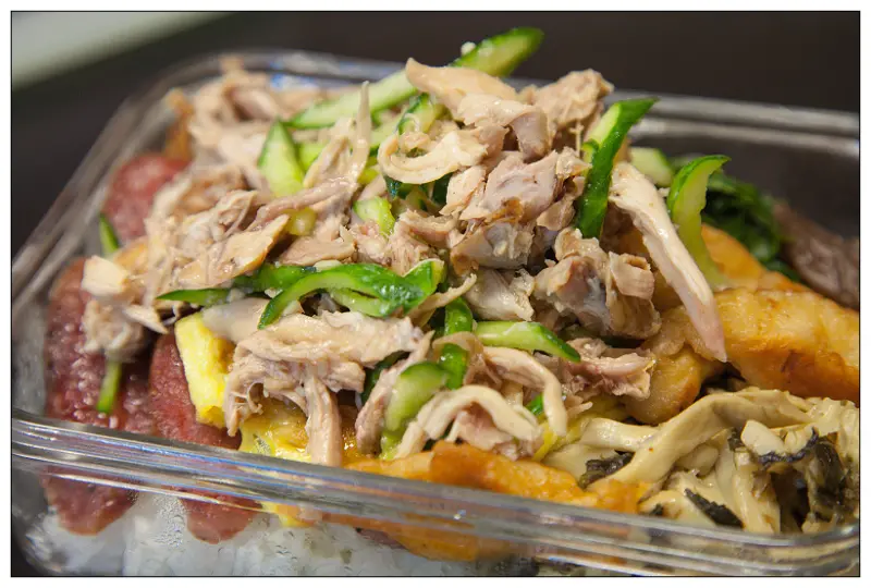 【網購】柴米夫妻 山東燒雞與超麻辣滷味_台灣本土燒雞!老闆再來一碗