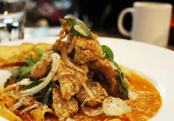 【彰化美食。員林】巷弄排隊咖啡店，居然有再賣鹹酥雞義大利麵？❤双双Café