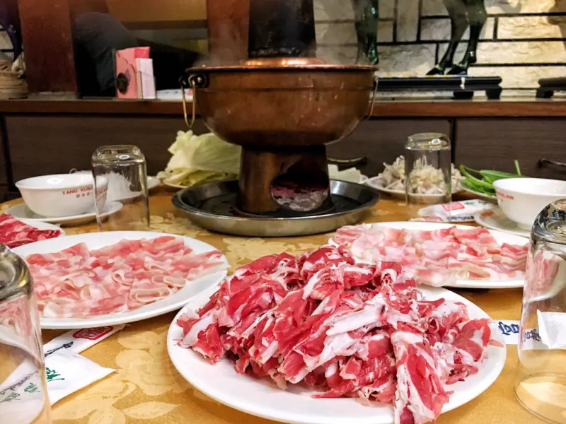 台北行天宮  |  火鍋比較好吃的兩棲吃到飽！唐宮蒙古烤肉涮羊肉