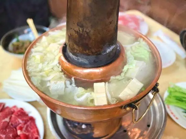 【台北.鍋物】唐宮蒙古烤肉-湯濃料足不怕人吃，老店特有親切服務