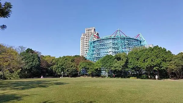 【草悟道-勤美誠品商圈】台中市週末曬小孩最佳地點/科博館、植物園-市中心的大草原/週末文青市集/台中必去★台中景點
