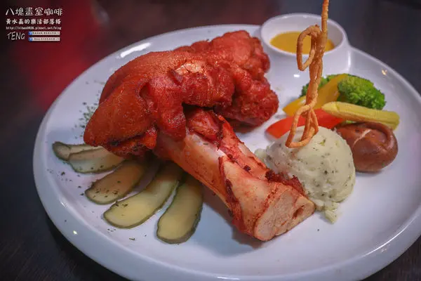 八塊畫室咖啡|桃園八德的人文藝術餐廳N訪；昔日舊診所老屋變身藝文餐廳，全部餐點現點現做，偶像劇、歌星MV、平面攝影師取景聖地。