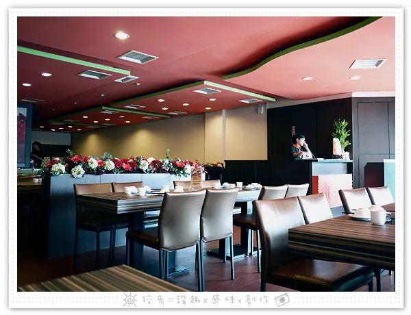 [台南食記] 勾勾鍋 § 鴛鴦火鍋~巴蜀川味麻辣鍋+秘製東北酸菜鍋~欲罷不能超好吃！一家子都被豬附身了！