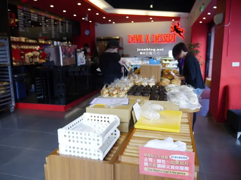 [新開幕]南崁D2惡魔可可概念店，現場製作麵包鬆軟好吃值得一再回購