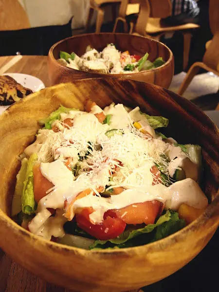 【西湖】覺旅咖啡-比臉更大的木碗沙拉        
      