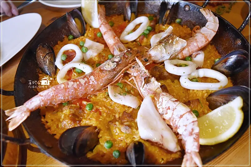 <大安區餐酒館> LA MESA西班牙餐廳，料多多的海鮮燉飯、喝口小酒配tapas，老外也慕名排隊的小酒館 - 真妮4吃喝玩樂燴生活