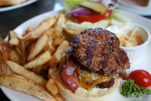 ▋宜蘭餐廳▋宜蘭市.老三俠西食坊~外國人開的異國風味餐廳