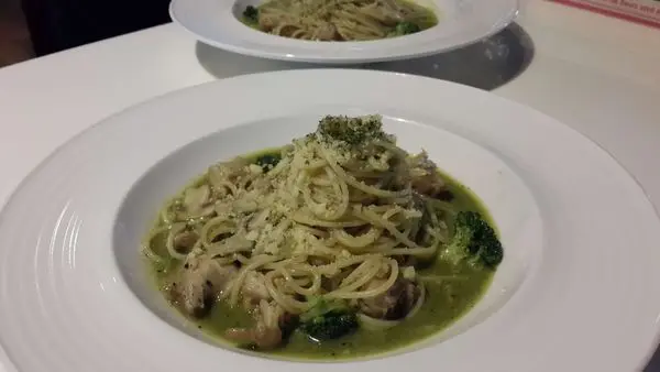 【食記】基隆。迦美廚房。港口邊的憩息之處。一邊用餐一邊看黃色小鴨。