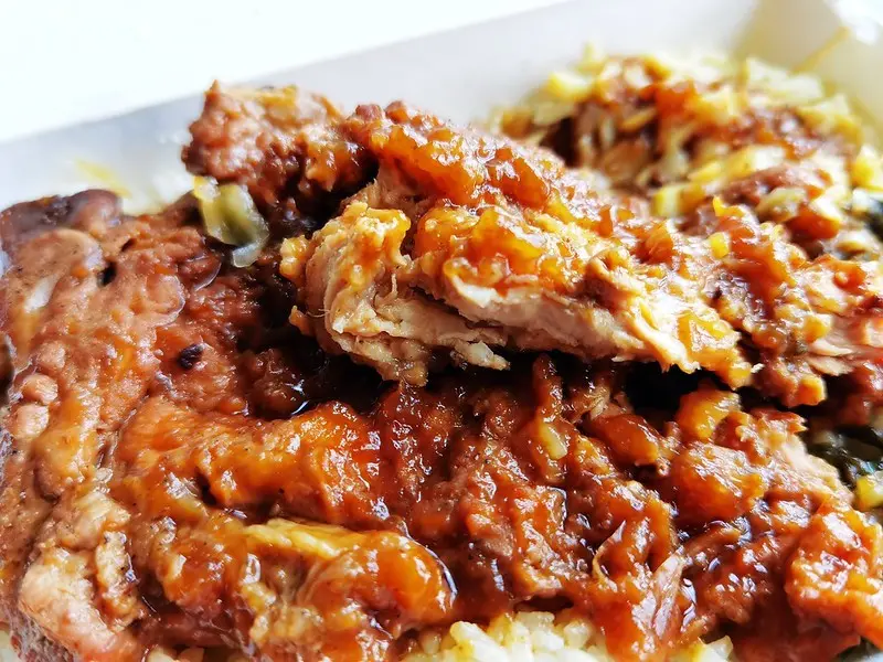 【台灣，台中美食】阿彰飯擔，在地人推薦的美味；筋脈盡斷的排骨飯。
