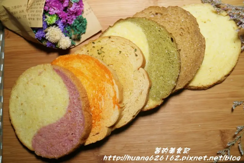 【宅配/團購美食】讓人一吃就愛上的圓型吐司+2017最新力作~KAZ TOAST喀滋吐司餅乾『伊藤麵包工房 』喀滋吐司餅乾禮盒/湯種牛奶/卡蘿起司/星星巧克力