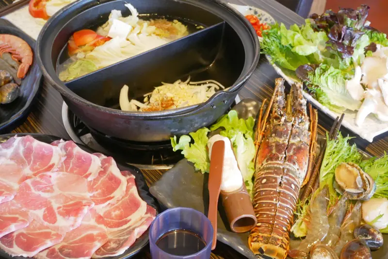 【好食分享】新竹滿溢沙茶石頭火鍋,野生龍蝦,有機蔬食,滿溢風拉麵