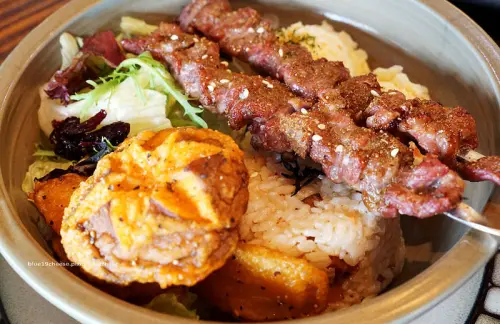 【台中西區】昨日花卷 Offer oh - 跨界好食.白領午食團來囉.平日午間限定招牌花捲.灣式麵.火烤飯.蔬食沙拉.打卡送雪藏冰咖啡或雪藏黃花紅茶