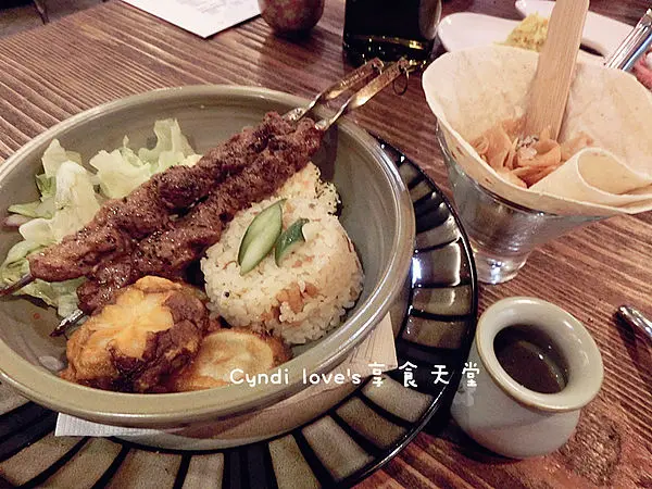 台中西區▶Offer oh 昨日花卷 跨界料理。白領午食團超值商業午餐來囉~~﹝花卷料理、手工漢堡、火烤飯、灣式麵、排餐﹞