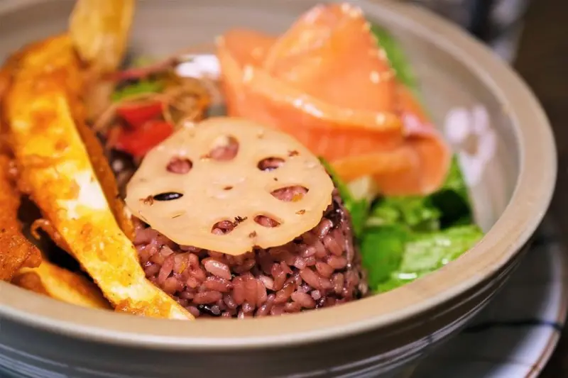 Offer Oh昨日花卷 跨界好食｜勤美知名無國界創意料理！假日沒先預約吃不到！台中餐廳推薦、勤美餐廳推薦、勤美美食推薦、勤美下午茶推薦、台中西區餐廳推薦